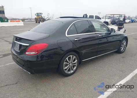 2016 Mercedes-Benz C 300 из США, поврежденный, VIN 55SWF4JB3GU148976